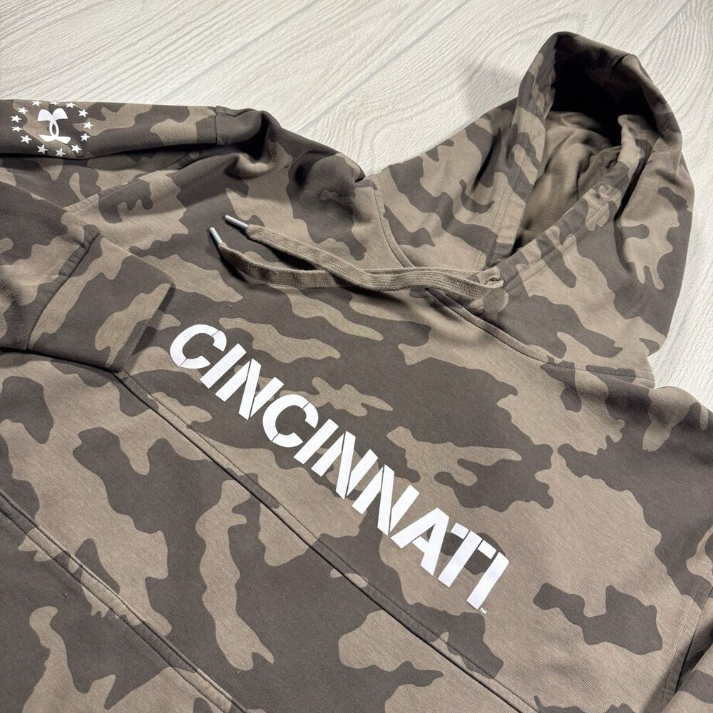 Cincinnati Bearcats Camo Hoodie Under Armour Men’s L Spellout Logo Patch Loose